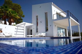 BATHROOM-CABINETS_Related-services5 Modern white luxury home architecture and design
